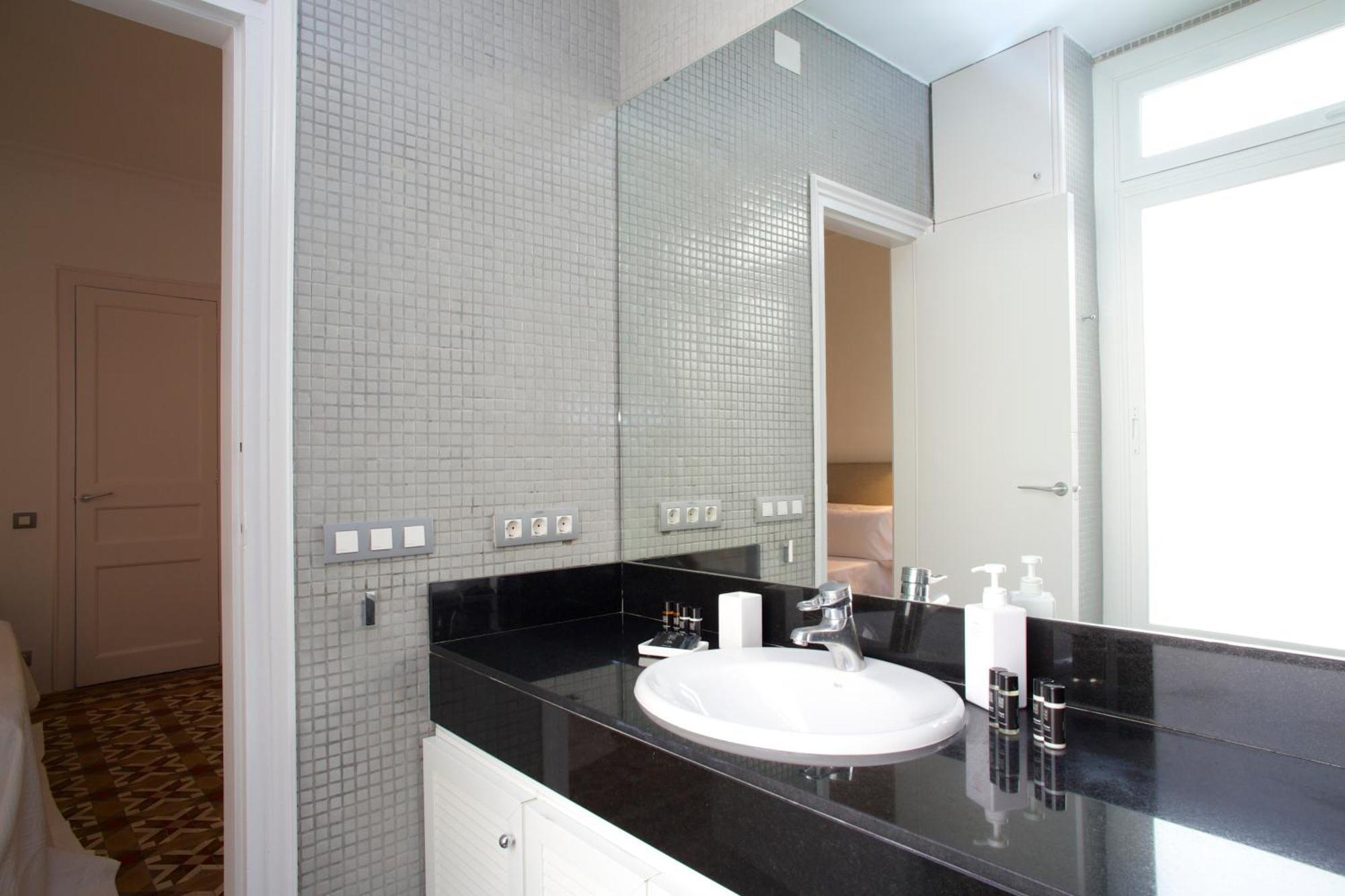 Apartment Barcelonaforrent The Claris Suites I Barcelona